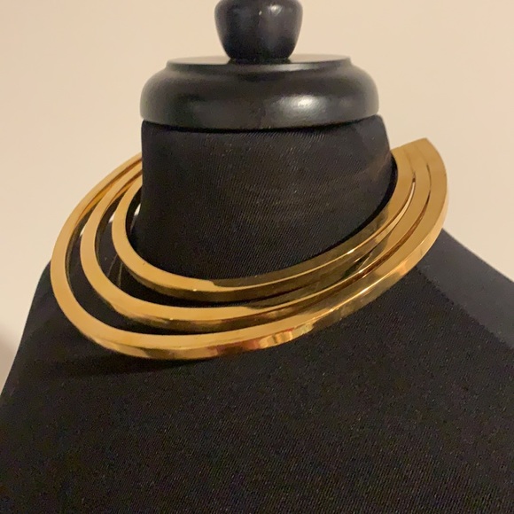 Gold Cutout Collar Necklace - Picture 3 of 8